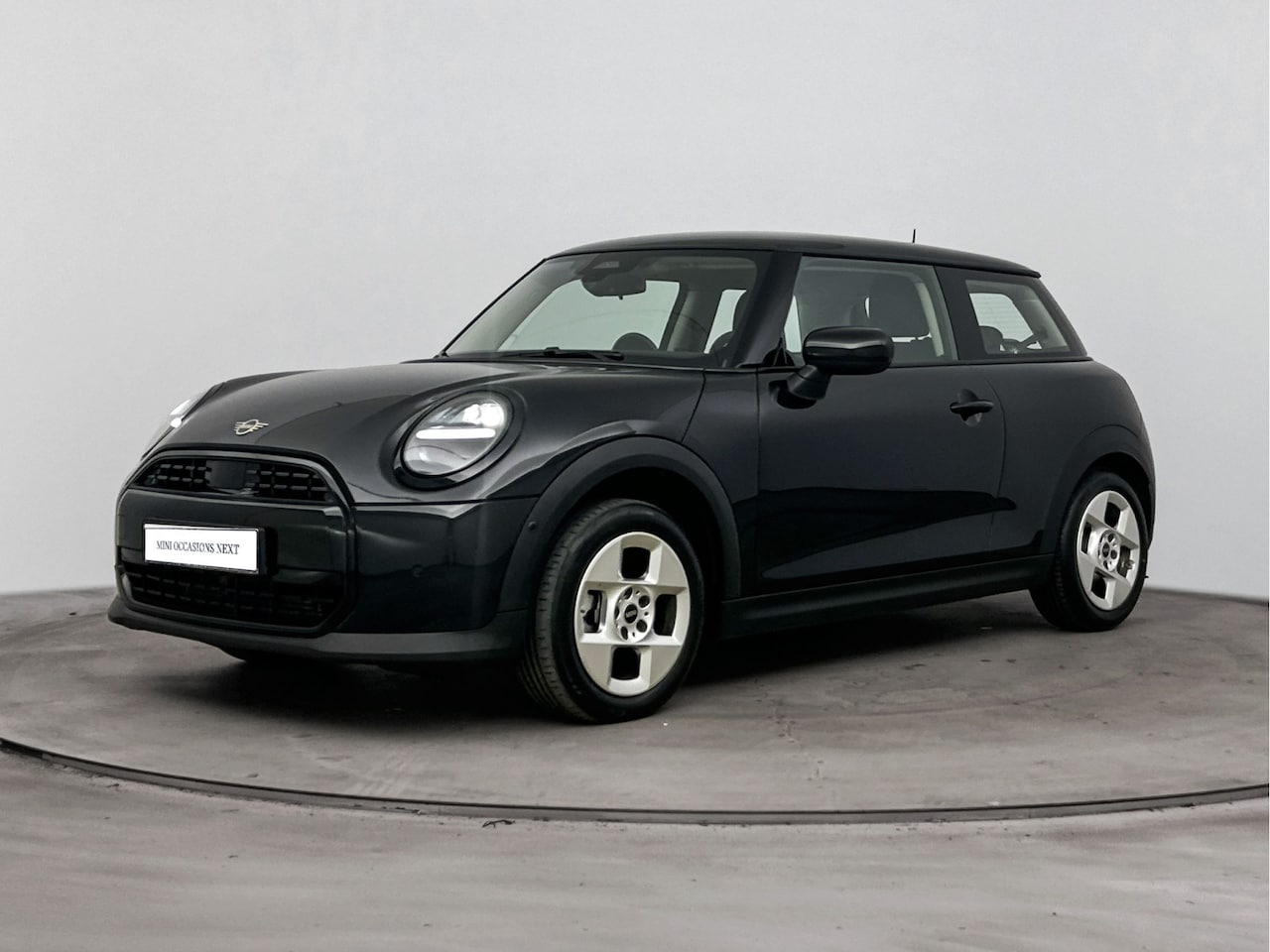 MINI 3-Deurs - Hatchback Cooper C Essential Automaat / LED / Driving Assistant / Parking Assistant - AutoWereld.nl