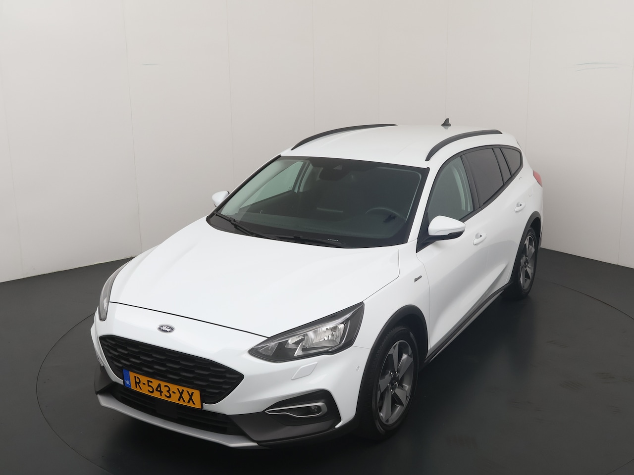 Ford Focus Wagon - EcoBoost Active 125pk | Trekhaak | Winter Pack | Camera | Adapt. cruise | Parkeersensoren - AutoWereld.nl