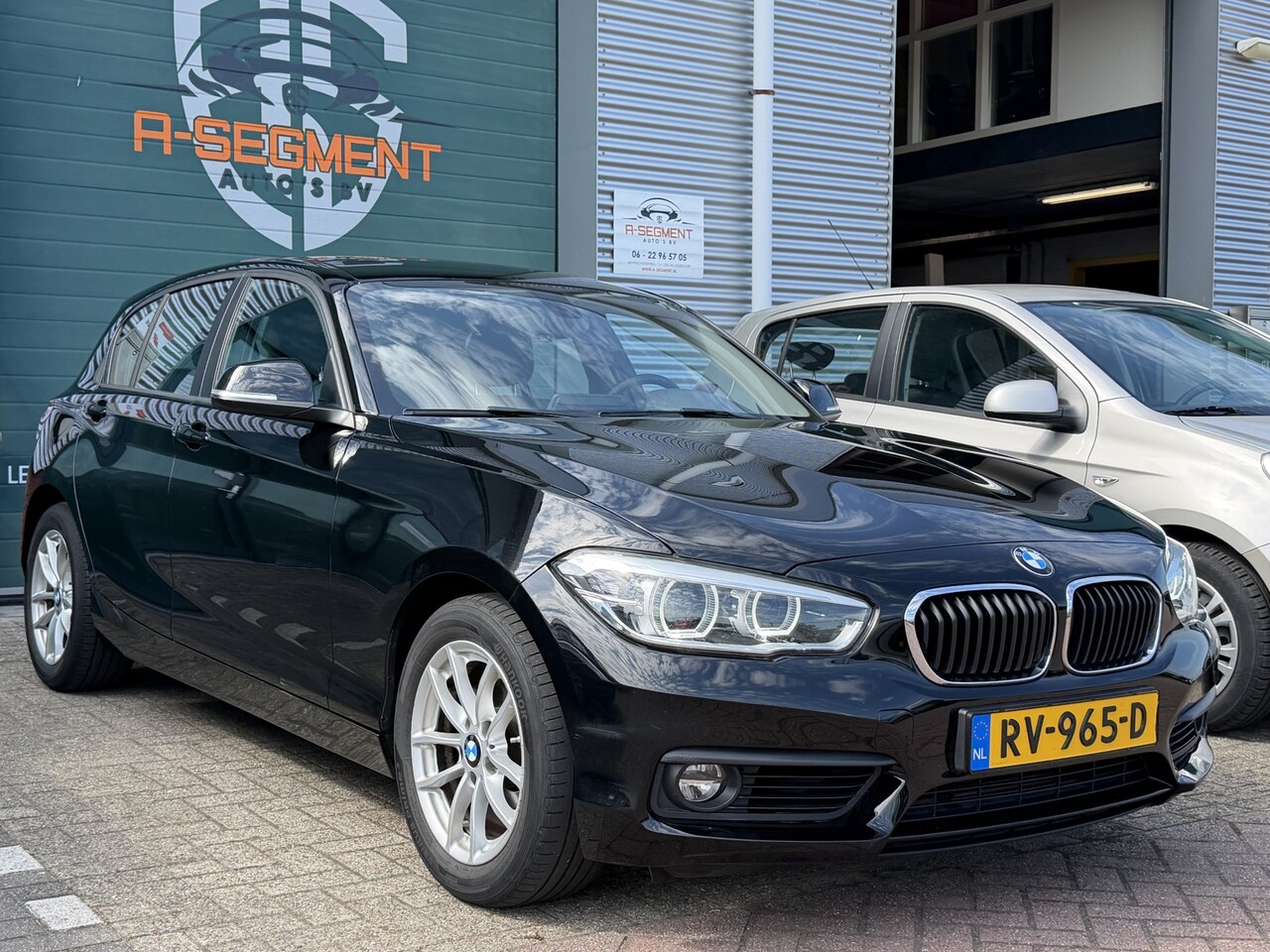 BMW 1-serie - 118i Executive / Automaat / NAP / LED / Navi / Pdc - AutoWereld.nl