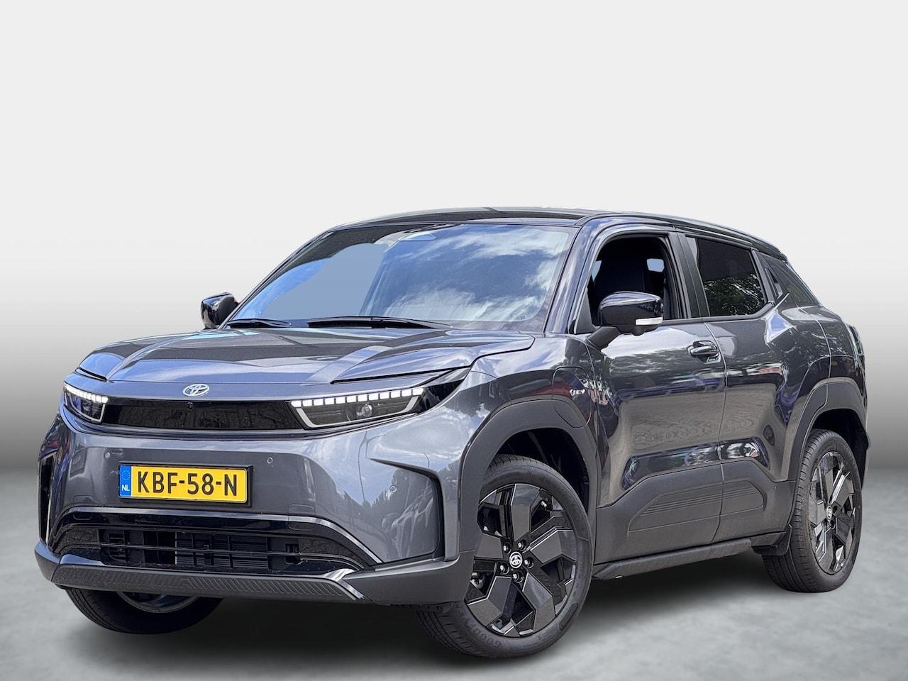 Toyota Urban Cruiser - Executive 61 kWh Panoramadak Navigatie Camera 360 - AutoWereld.nl