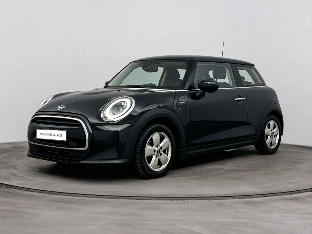 MINI Cooper - Hatchback Essential Automaat / Cruise Control / Multifunctioneel stuurwiel / PDC / LED - AutoWereld.nl