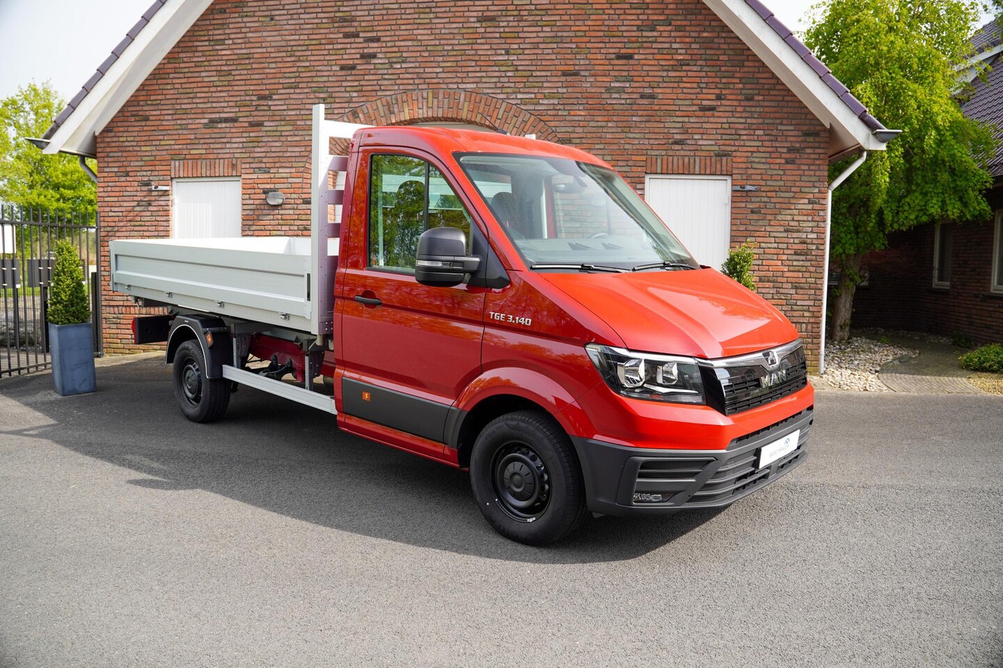 MAN TGE - 2.0 TDI 140 pk 3-Zijdige Kipper / Open Laadbak Airco Apple Carplay/App Connect, Cruise Con - AutoWereld.nl