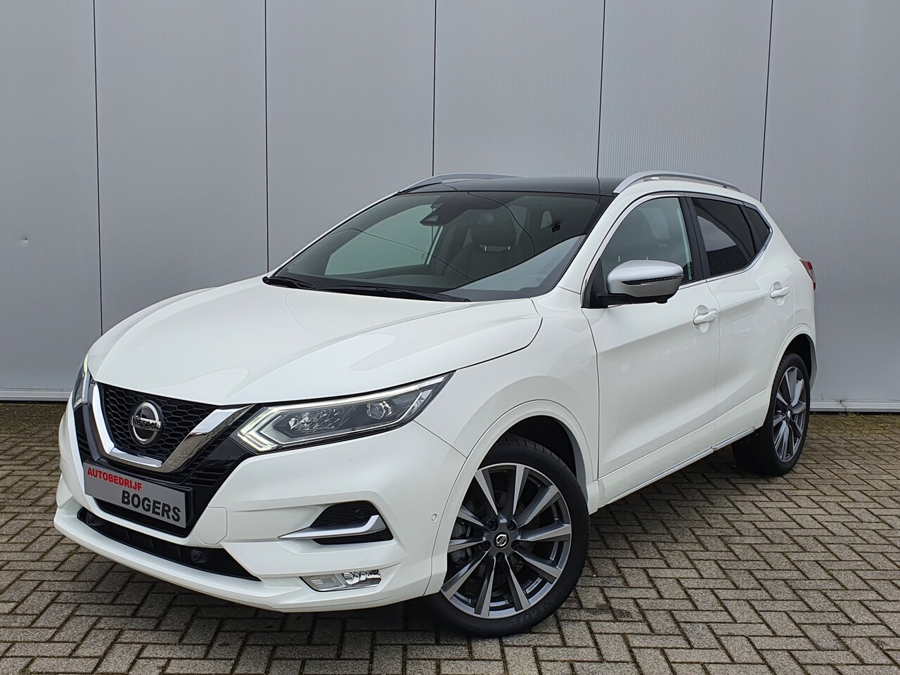 Nissan Qashqai - 1.3 DIG-T 160 Pk Tekna Plus Navigatie, Panoramadak, Leder, 19"Lm, Trekhaak, LED, Climate C - AutoWereld.nl