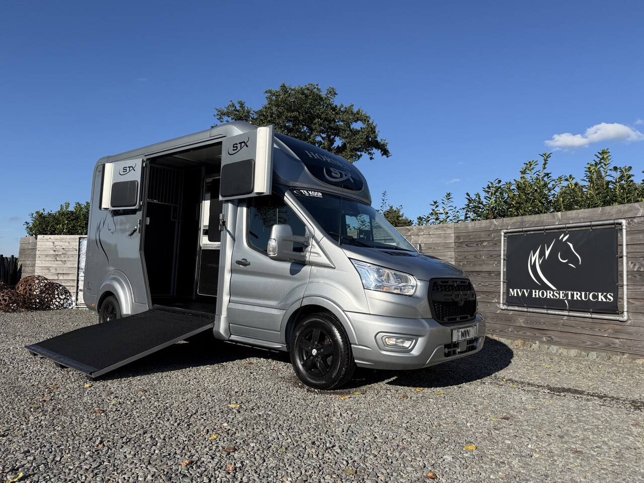 Ford Transit - | HORSETRUCK | STX | STALLION 2XL | 2022 | AUTOMATIC | EURO 6 | HENGST | 117.907KM | 2-SEA - AutoWereld.nl