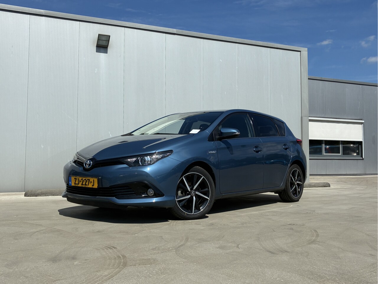 Toyota Auris - 1.8 Hybrid Dynamic Ultimate Automaat | Achteruitrijcamera | Navigatie | Cruise control | - AutoWereld.nl