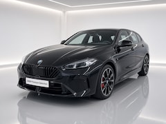BMW 1-serie - 120 M-Sport Pro | Panorama | 18" | Stoelverwarming | 2026