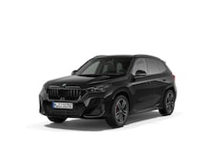 BMW X1 - xDrive25e M-Sport Pro / 19 '' / Head Up Display / Glazendak / Harman Kardon / Sportstoelen