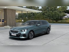 BMW i5 Touring - eDrive40 M Sport / Panoramadak / Comfortstoelen / Parking Assistant Plus / Comfort Access