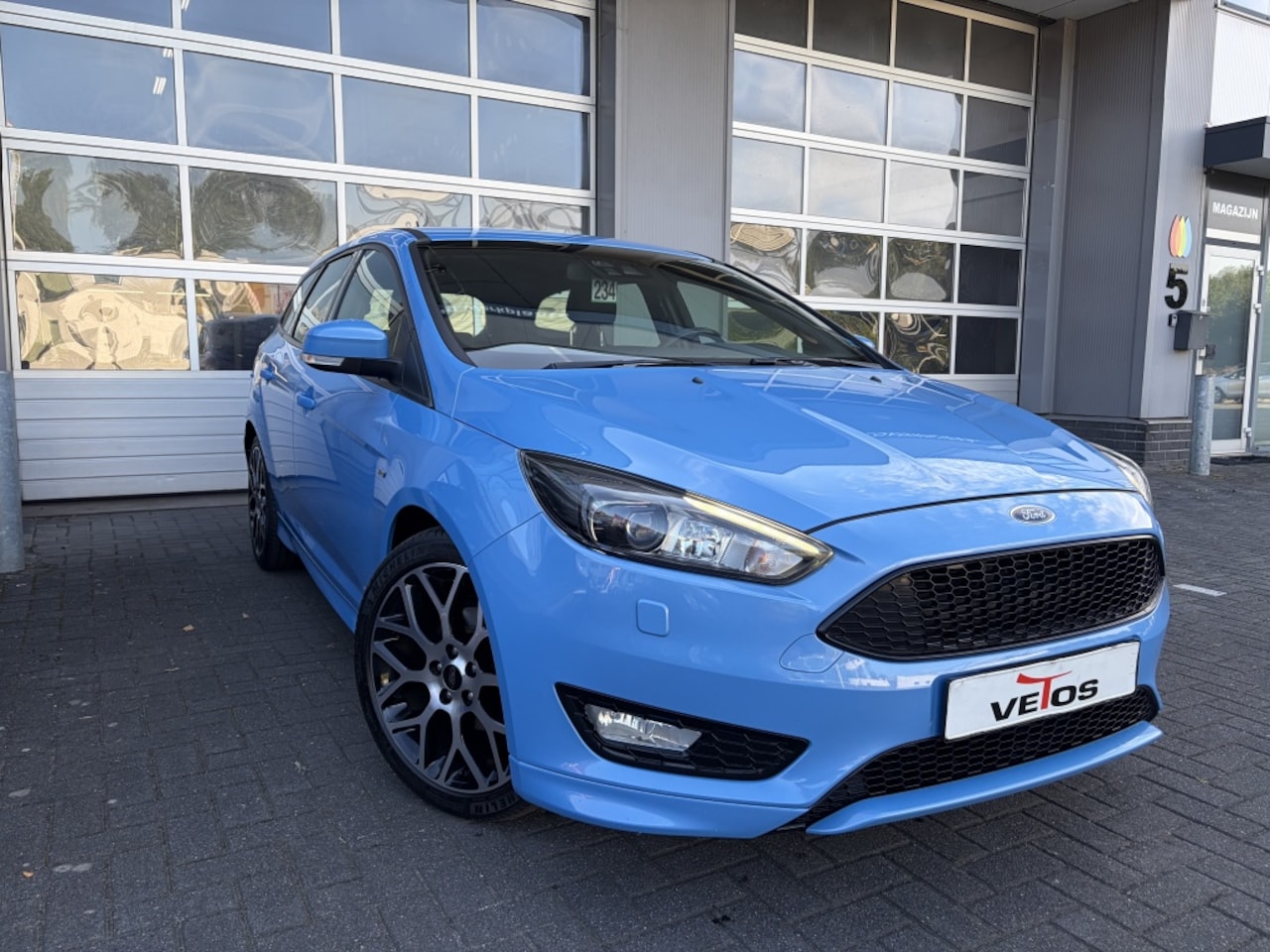 Ford Focus Wagon - 1.0 TITANUIM ST LINE/RS BLAUW/ XENON / GAVE UNIEKE UITVOERING! - AutoWereld.nl