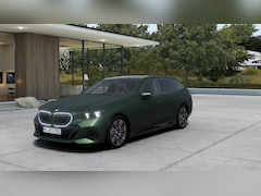 BMW 5-serie Touring - 530e M Sport Automaat / Panoramadak / Trekhaak / Bowers & Wilkins / M Multifunctionele Sto