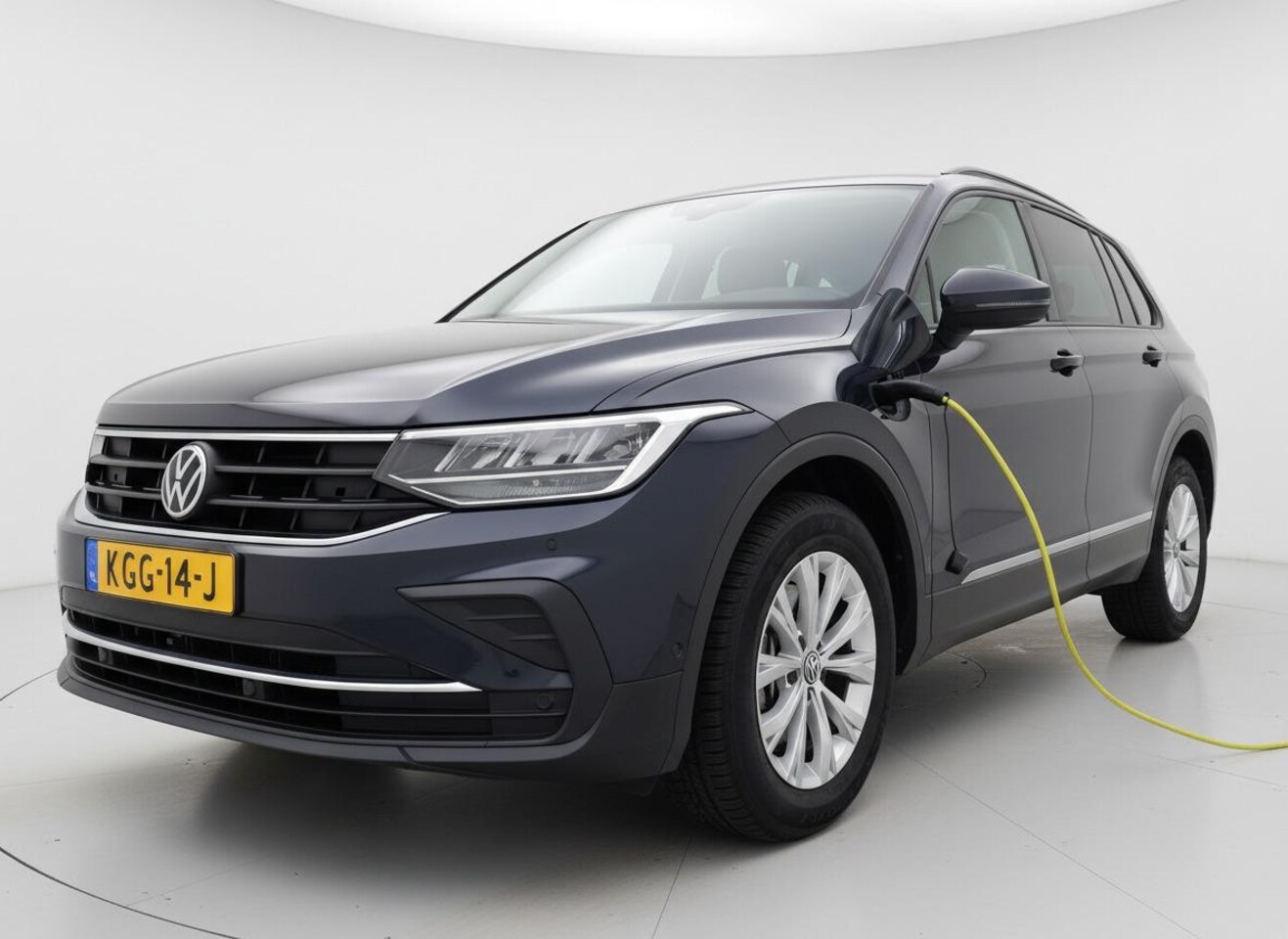 Volkswagen Tiguan - 1.4 TSI Plug-in Hybrid Business+ ADAP CRUISE NAV - AutoWereld.nl