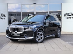 BMW iX1 - eDrive20 xLine / Comfort Access / Achteruitrijcamera / Adaptieve LED / Stoelverwarming / G