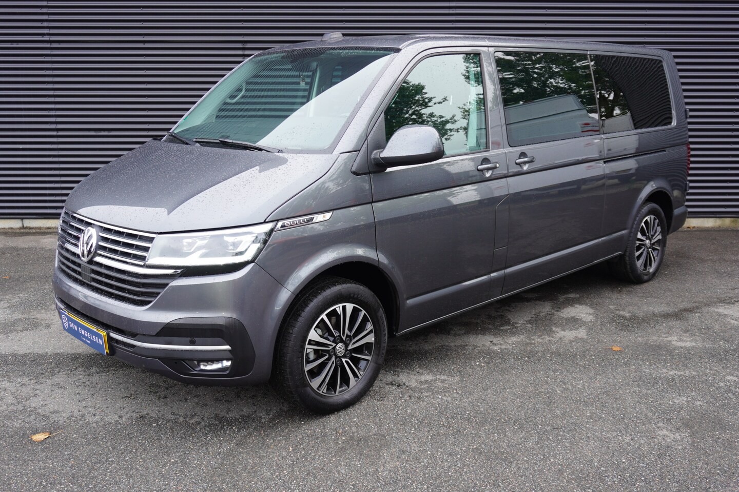 Volkswagen Transporter - Bulli 150pk Automaat Dubbele cabine 2x schuifdeur LED Apple carplay Camera parkeersensoren - AutoWereld.nl