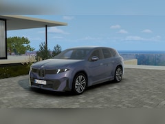 BMW iX3 - 40 eDrive M Sport / Stoelverwarming / Parking Assistant Plus / Driving Assistant Plus / Ge