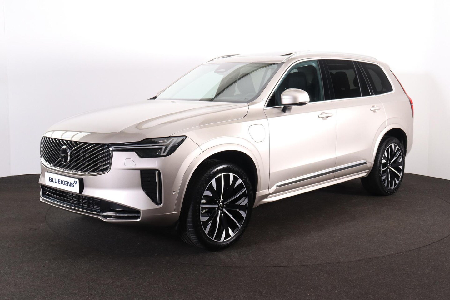 Volvo XC90 - T8 Recharge AWD Plus Bright - Panorama/schuifdak - IntelliSafe Assist & Surround - 360º Ca - AutoWereld.nl