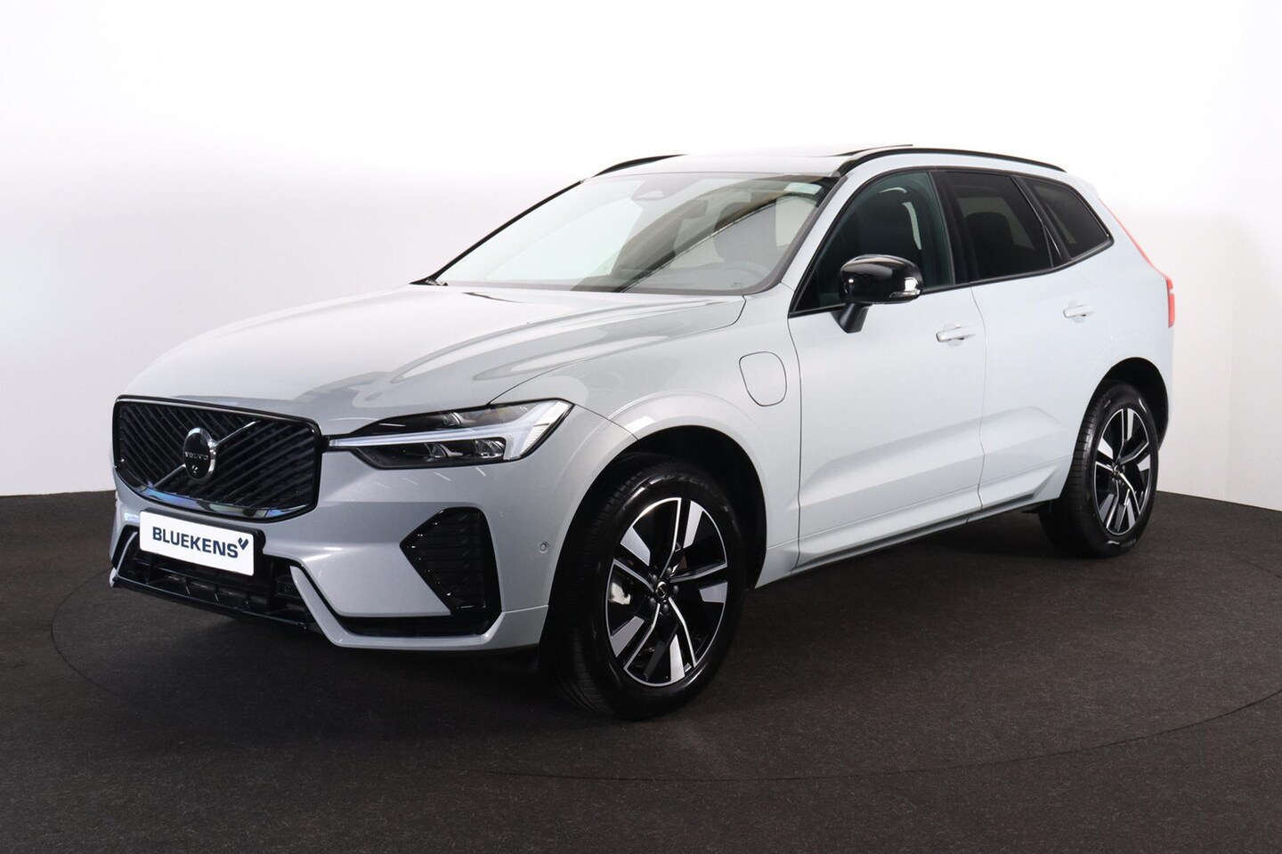 Volvo XC60 - T6 Recharge AWD Plus Dark - Panorama/schuifdak - IntelliSafe Assist & Surround - 360º Came - AutoWereld.nl