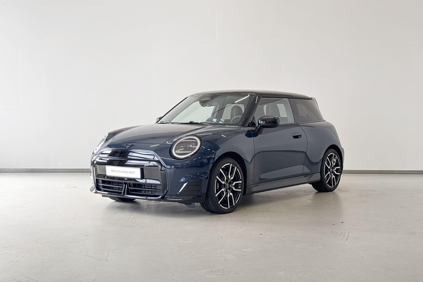 MINI 3-Deurs - Cooper E John Cooper Works M 40.7 kWh | 18 Inch JCW Lap Spoke 2-tone - AutoWereld.nl