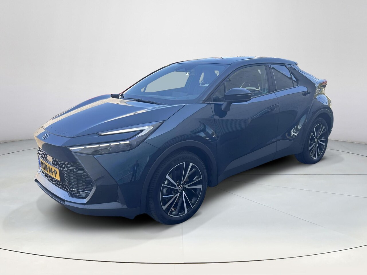 Toyota C-HR - 2.0 Plug-in Hybrid 220 Executive - AutoWereld.nl
