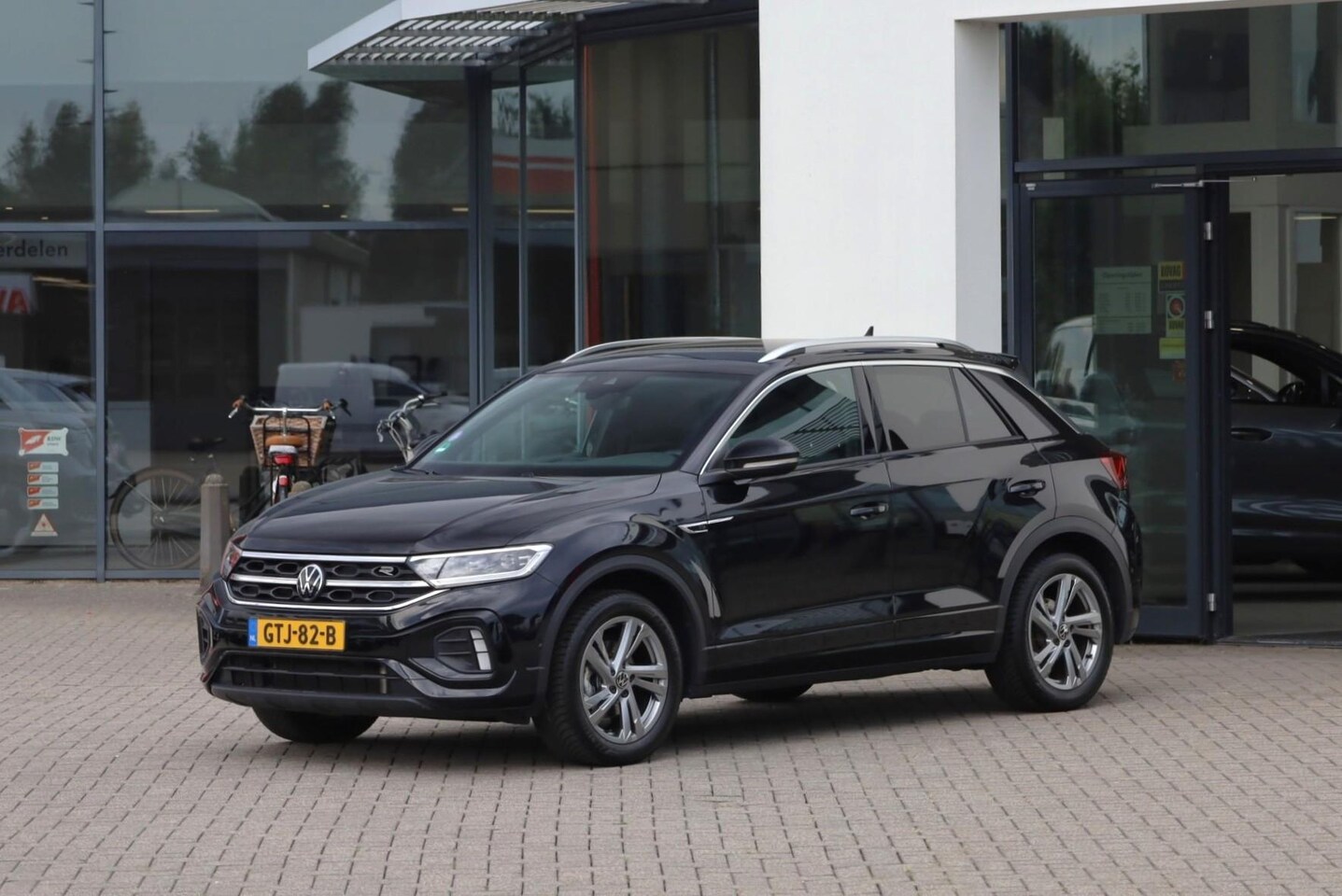 Volkswagen T-Roc - 1.5 TSI R-Line 150PK / 110kW DSG, R-Line in- en exterieur, achteruitrijcamera (Rear View), - AutoWereld.nl