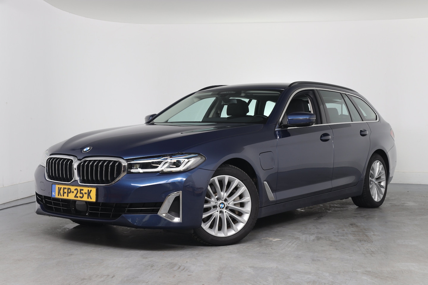 BMW 5-serie Touring - 530e xDrive High Executive | Dealer Onderhouden | Elektr Stoel + Mem | Stoelventilatie | T - AutoWereld.nl
