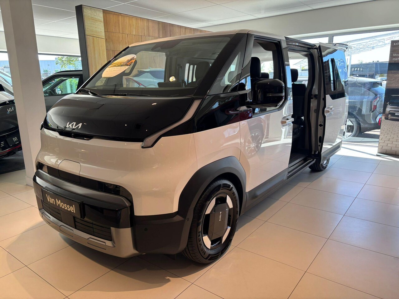 Kia PV5 Passenger - Elite Executive 71.2 kWh | Nieuw te bestellen | Navigatie | Climate Control | Lm velgen | - AutoWereld.nl