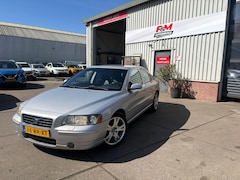Volvo S60 - 2.4 Summum Nieuwe koppeling en distributie Clima, stoelverwarming, trekhaak