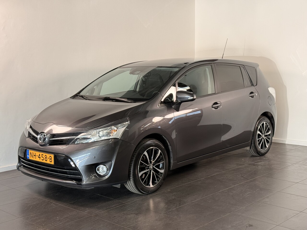 Toyota Verso - 1.8 VVT-i Executive | Dealeronderhouden | Trekhaak | Panoramadak | PE gereserveerd tm 30/9 - AutoWereld.nl