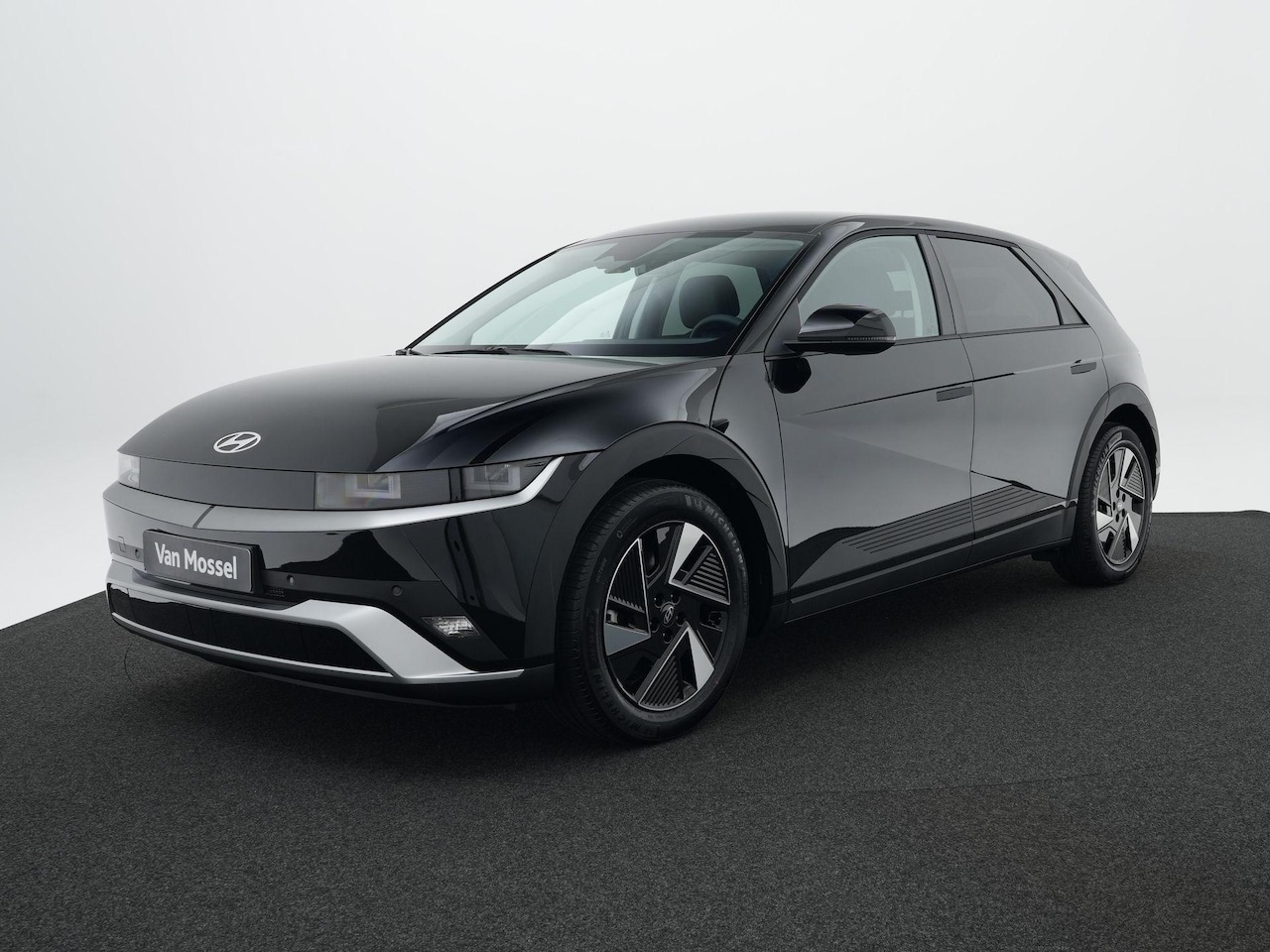 Hyundai IONIQ 5 - Long Range Pure Edition 84 kWh | Warmtepomp | Stoelverwarming | Climate Control | Adaptiev - AutoWereld.nl