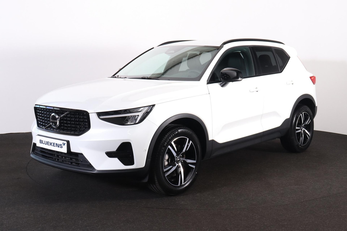 Volvo XC40 - B3 Plus Dark - IntelliSafe Assist & Surround - 360º Camera - Harman/Kardon audio - Verwarm - AutoWereld.nl