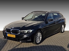 BMW 3-serie Touring - 318i NL-AUTO | PANODAK | PDC | Curved Display