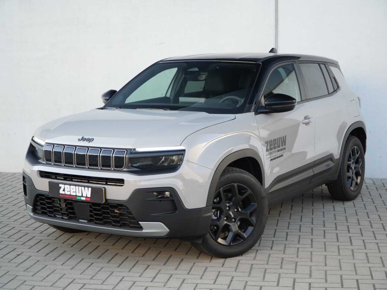 Jeep Avenger - 1.2 e-Hybrid Black Edition | Winter | Navi | Carplay - AutoWereld.nl