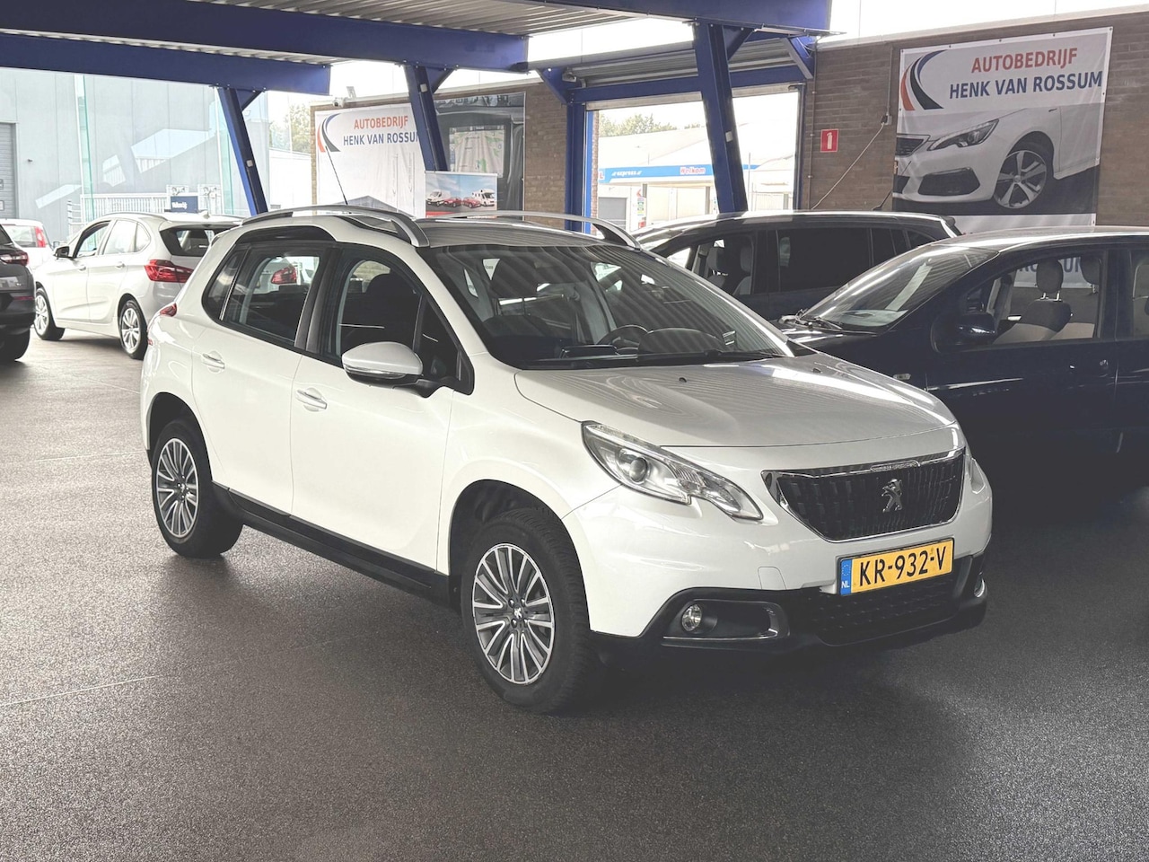 Peugeot 2008 - 1.2 PureTech Blue Lion Airco | Carplay | Navi | PDC | NAP - AutoWereld.nl
