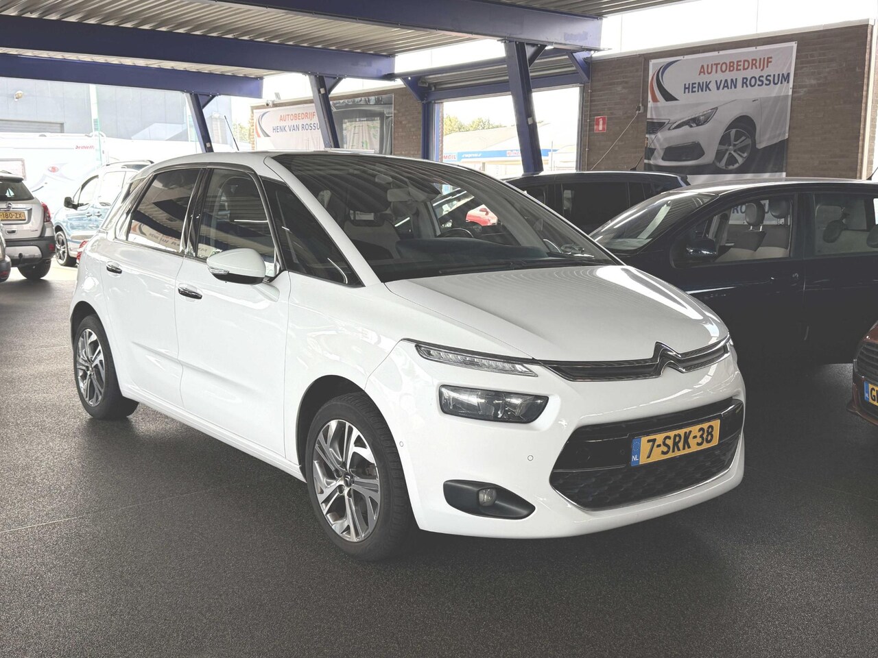 Citroën C4 Picasso - 1.6 THP Intensive Trekhaak | Navi | PDC voor en achter | Camera | Nap - AutoWereld.nl