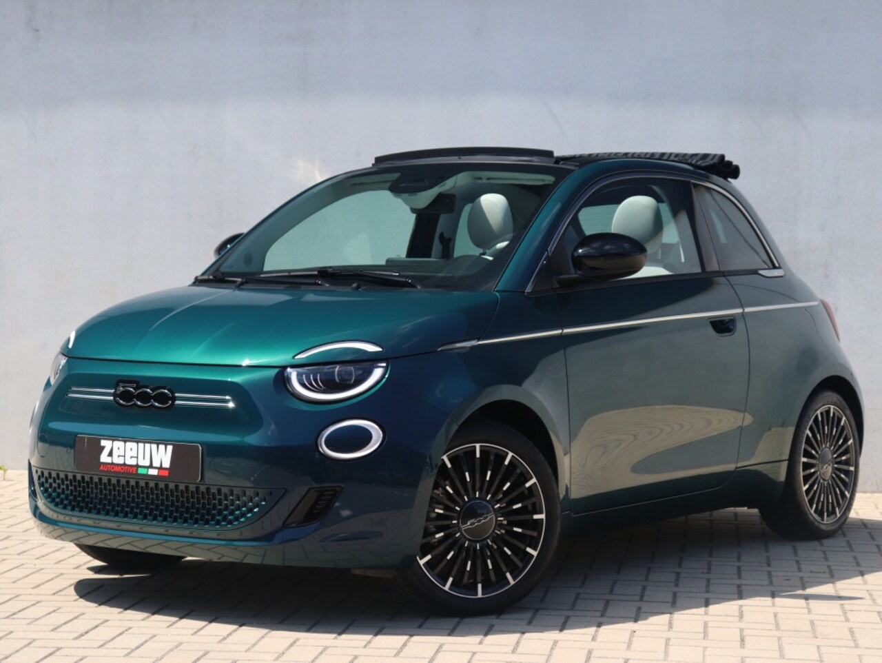 Fiat 500e - C La Prima 42 kWh | Navi | JBL | Camera | Tech | Winter | 17" - AutoWereld.nl