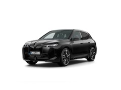 BMW iX - xDrive45 101 kWh | M Sportpakket Pro | Soft Close voor portieren | Trekhaak | Sky Lounge P