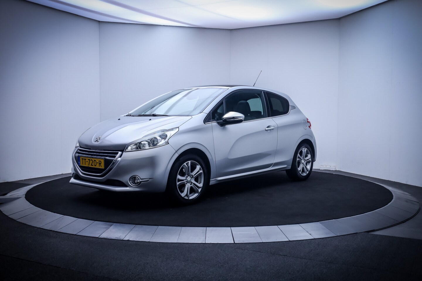 Peugeot 208 - 1.2 VTi Allure PANO | CLIMA | CRUISE | BLUETOOTH | PDC | LMV - AutoWereld.nl