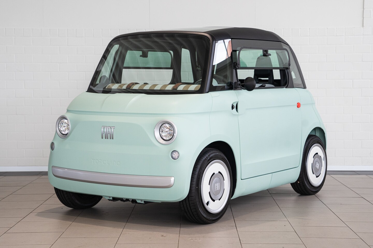 Fiat Topolino - Verde Vita | Vanaf 16 Jaar | Uit voorraad leverbaar | Panoramadak | USB | Opbergnetten | - AutoWereld.nl