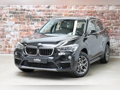 BMW X1 - sDrive20i Executive Automaat / Navigatiesysteem Plus / Trekhaak / Head-Up Display / Stoelv