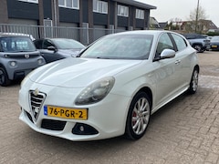 Alfa Romeo Giulietta - 1.4 T Distinctive | Leer | Navi | Autom. Airco | Cruise Control | LMV | PDC | Elekt. Ramen
