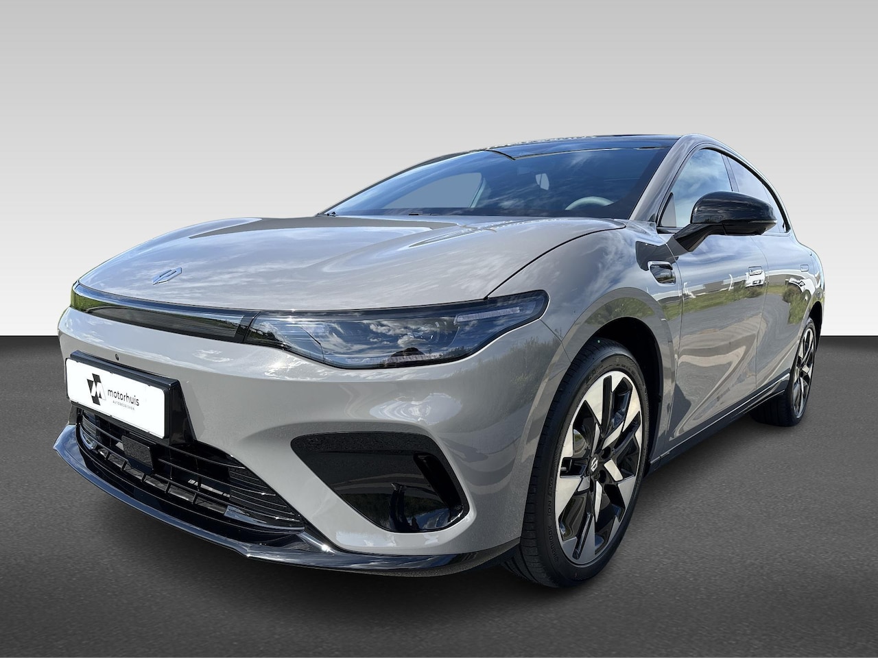 Leapmotor B05 - ProMax Design 67,1 kWh | 482km | Panoramadak | 360° camera | 168kW Snelladen | | Cruise co - AutoWereld.nl