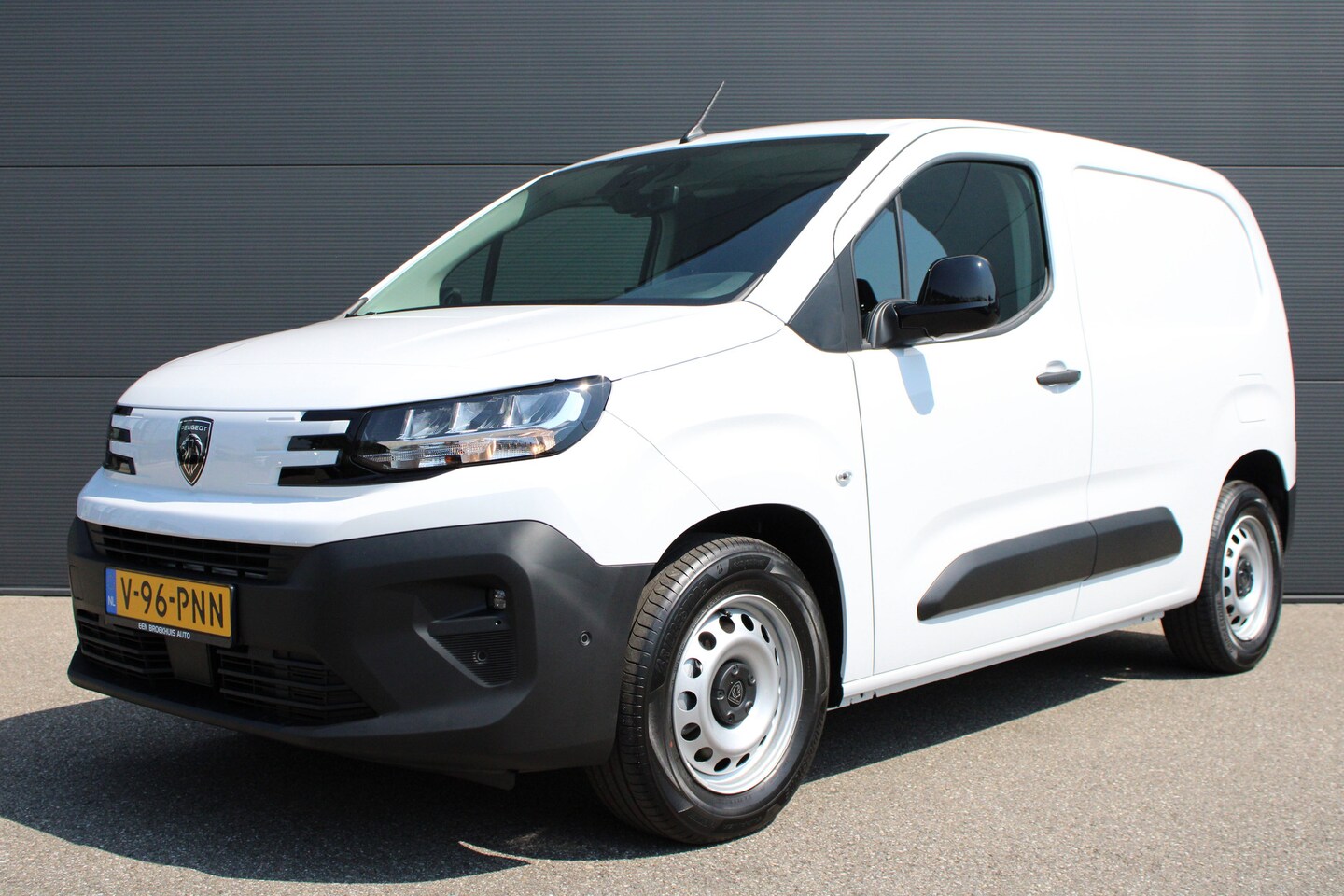 Peugeot e-Partner - 136 L1 50 kWh | Fase 3 laden | Navigatie | Camera | 3-Zits | Parkeersensoren voor + achter - AutoWereld.nl