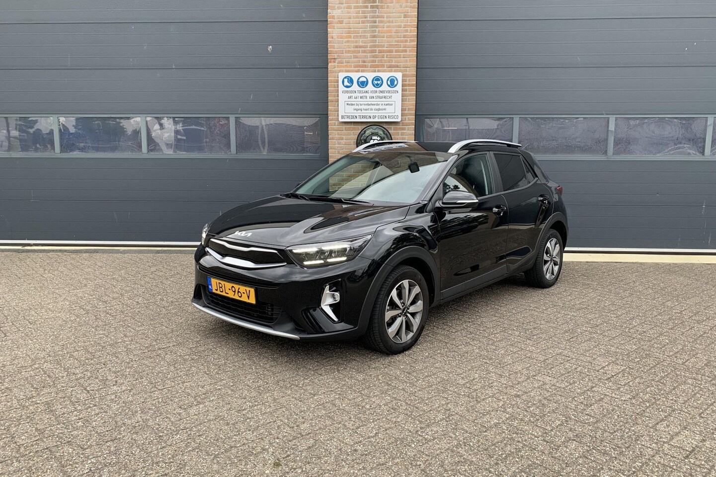 Kia Stonic - 1.0 T-GDi MHEV DynamicPlusLine Automaat | Stoel/stuurverw. | Navigatie | Camera | Climate - AutoWereld.nl