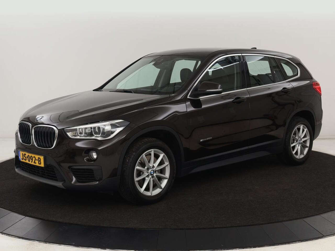 BMW X1 - sDrive20i High Executive | 84.150km NAP | Trekhaak | Camera | Leder | Stoelverwarming | He - AutoWereld.nl