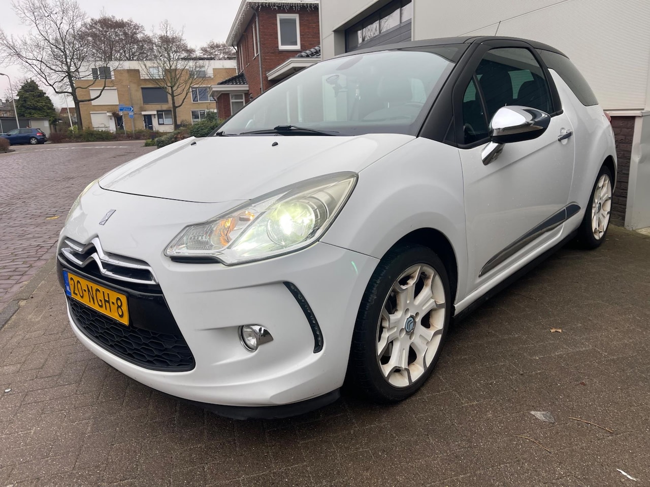 Citroën DS3 - 1.6 So Chic/Navi/Ledr/Climate-c/Cruise-c/Led/Stoel verwarming/Pdc - AutoWereld.nl