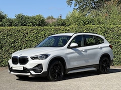 BMW X1 - sDrive18i | Sportline | Trekhaak | Wit metallic | Navi Plus | HiFi | Head up