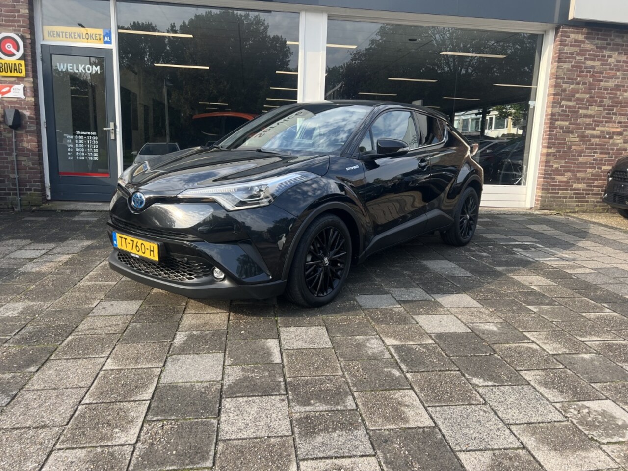 Toyota C-HR - 1.8 Hybrid Executive | Sport-uitlaat - AutoWereld.nl