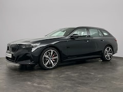 BMW 5-serie Touring - 530e M Sport Edition | Trekhaak | Panoramadak | Harman Kardon | Stoelventilatie | Driving