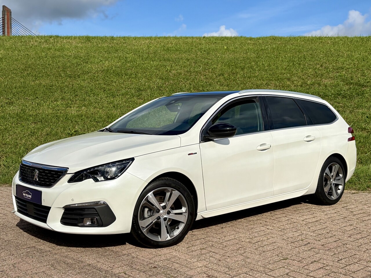 Peugeot 308 SW - 1.2 PureTech GT-line Panoramadak | PDC V&A | Camera A | Apple CarPlay / Android Auto | Key - AutoWereld.nl