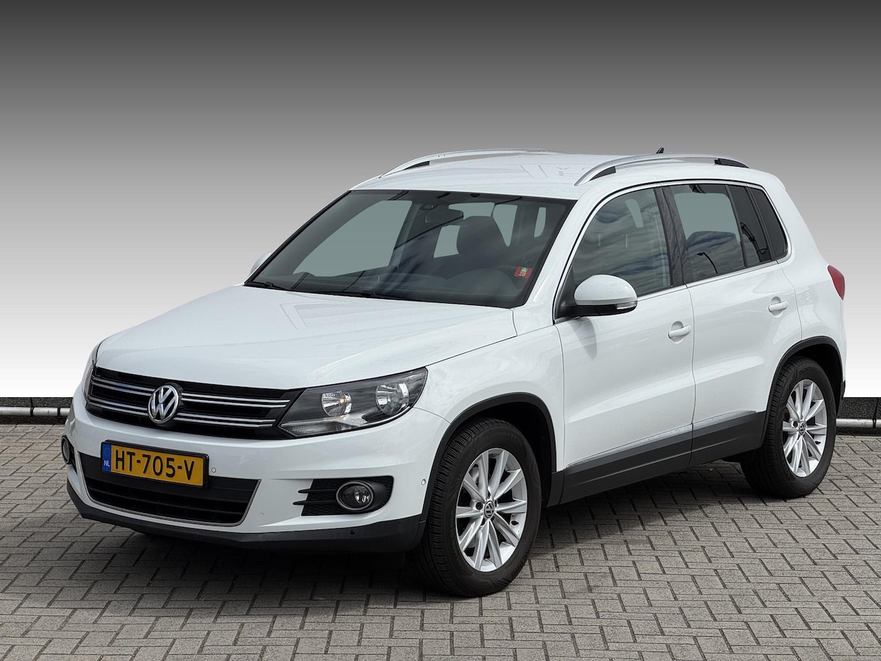 Volkswagen Tiguan - 1.4 TSI Sport&Style NL-AUTO | TREKHAAK 1800KG | PDC | NAVI - AutoWereld.nl