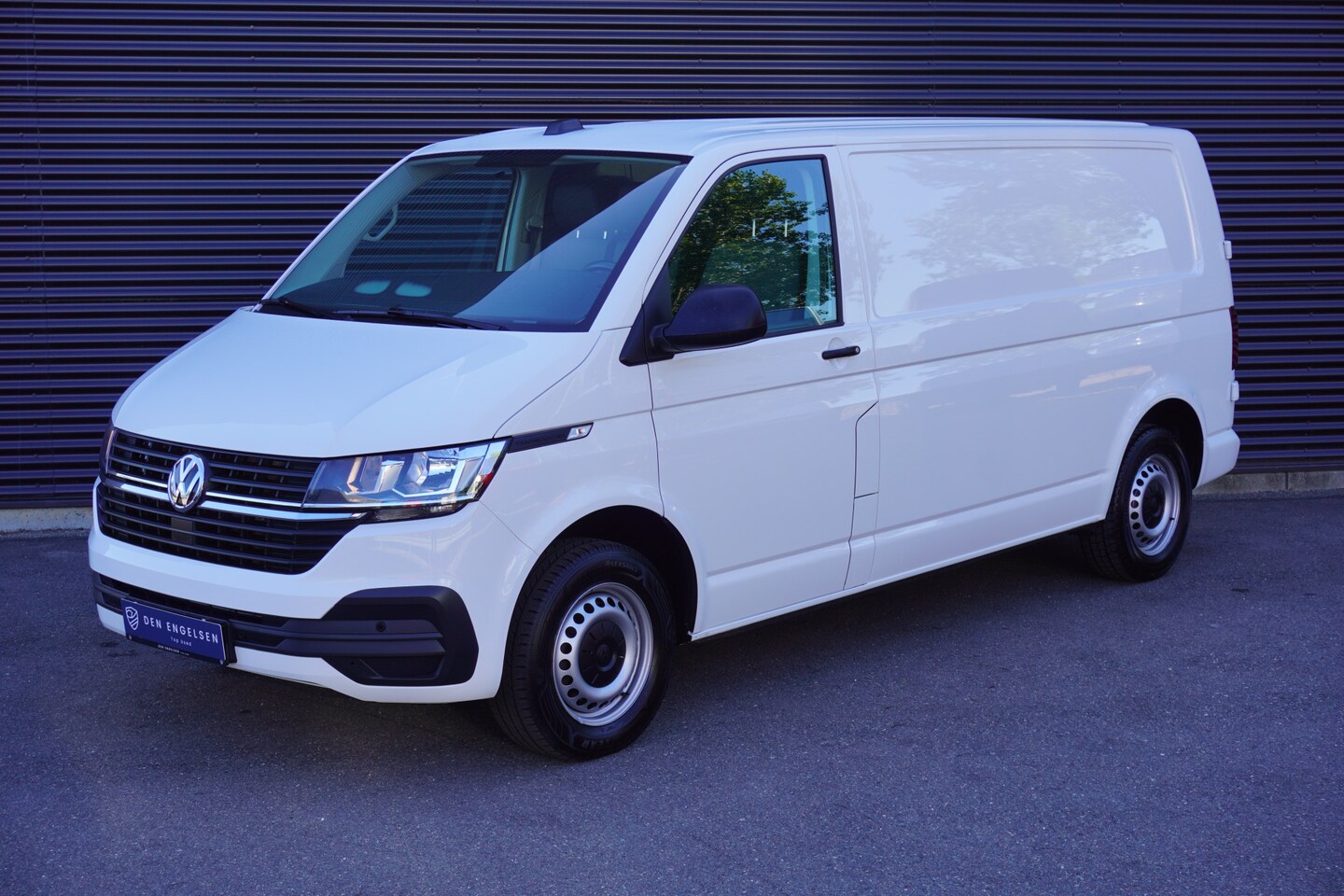 Volkswagen Transporter - 150pk Automaat L2H1 Navigatie Camera Parkeersensoren Apple carplay - AutoWereld.nl